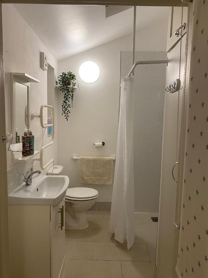 The Dragonfly Bnb, 格拉斯顿伯里 外观 照片