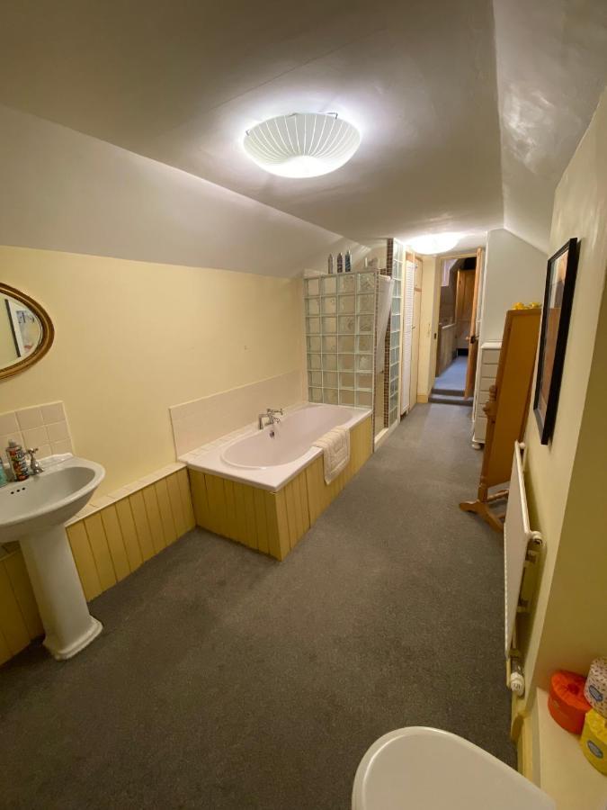 The Dragonfly Bnb, 格拉斯顿伯里 外观 照片