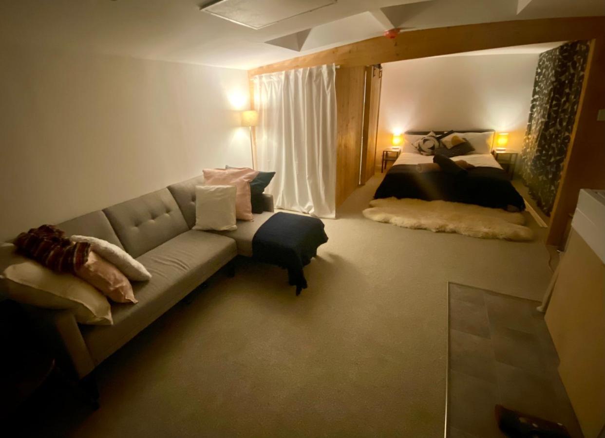 The Dragonfly Bnb, 格拉斯顿伯里 外观 照片